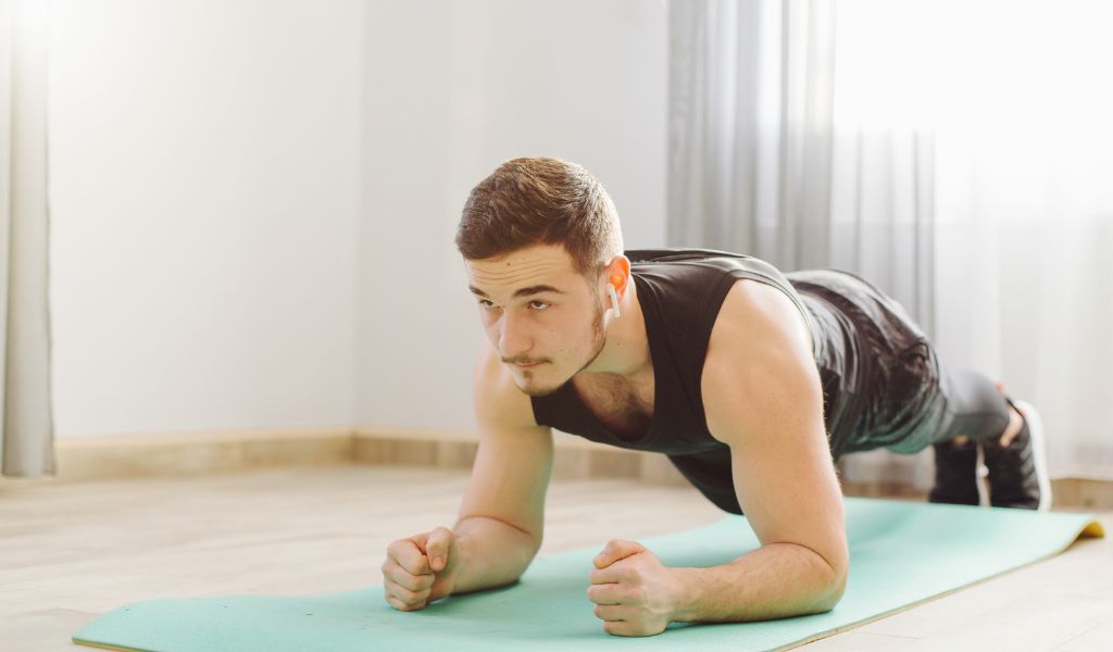 Kết hợp nhiều bài tập giúp đốt mỡ toàn thân và hỗ trợ giảm mỡ bụng dưới cho nam