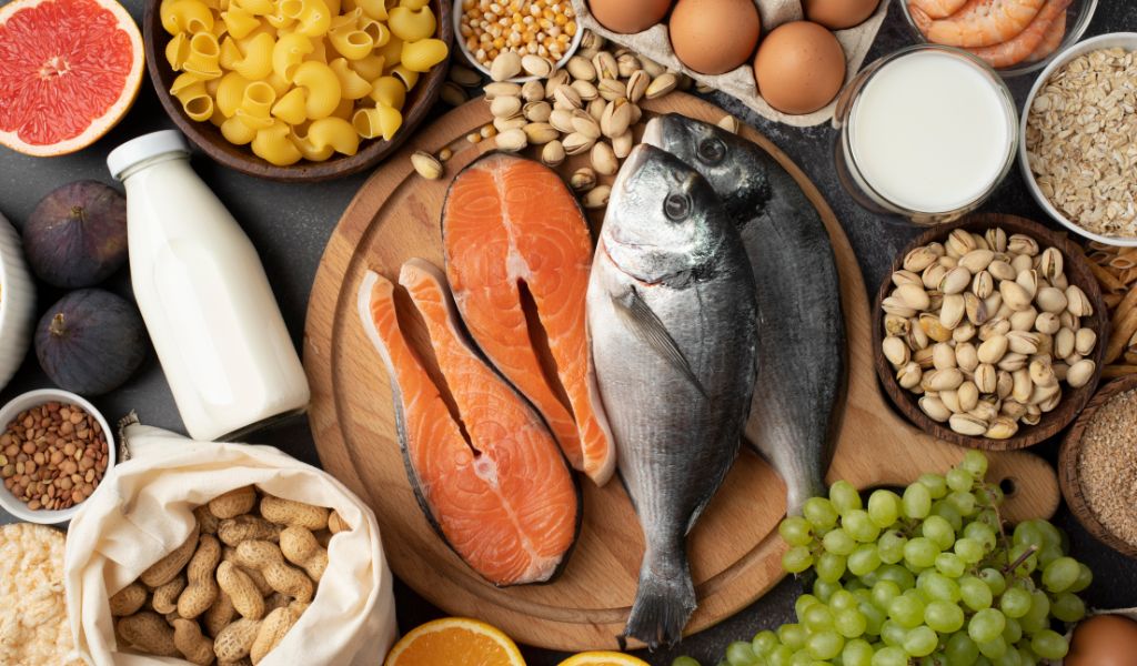 Bổ sung protein từ thịt, cá, trứng, sữa giúp no lâu, hỗ trợ trao đổi chất và kiểm soát cân nặng hiệu quả