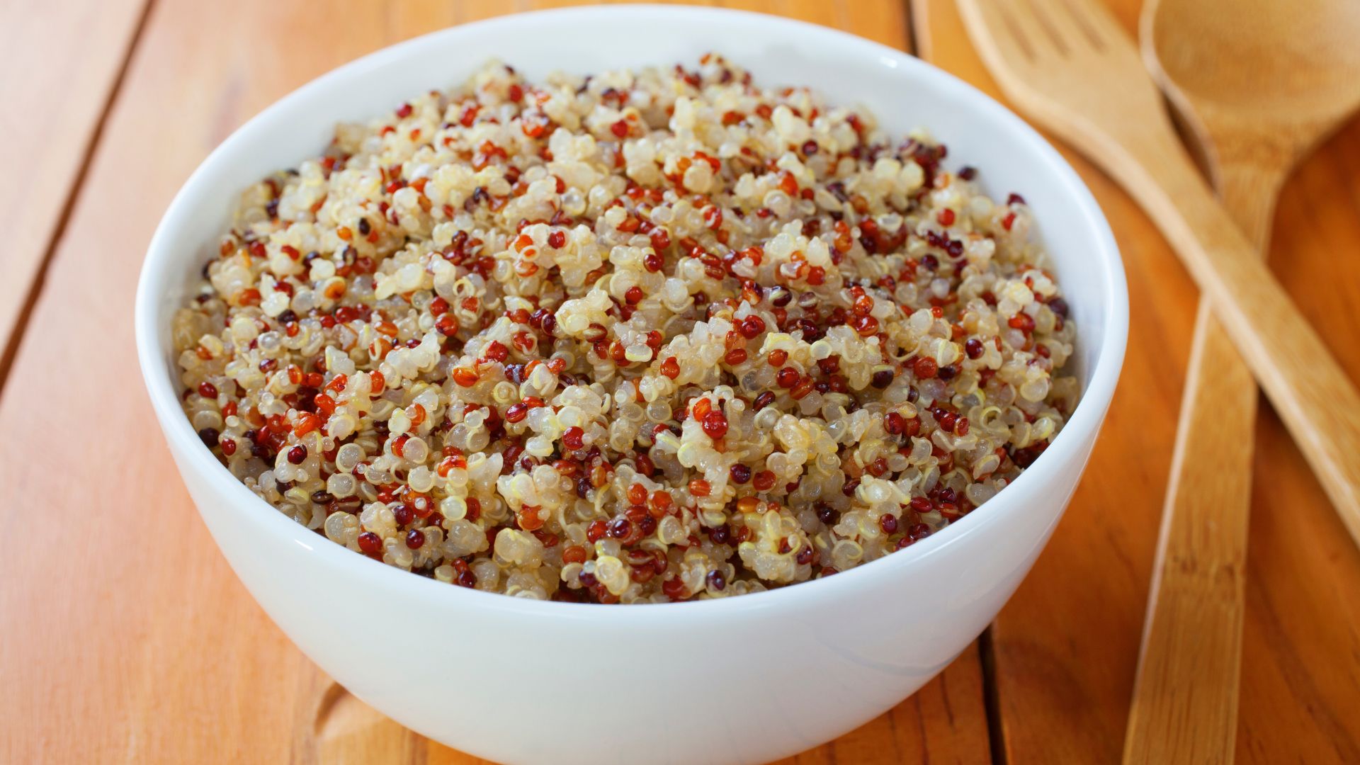 Quinoa là siêu thực phẩm thực vật giàu protein và chứa đủ 9 axit amin thiết yếu