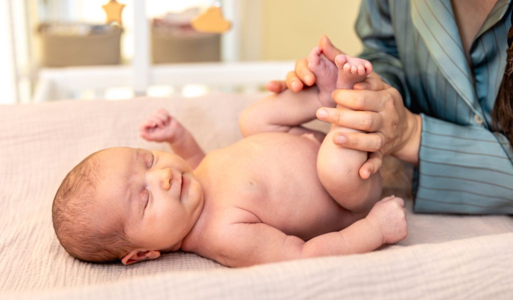 Trẻ sơ sinh bị sôi bụng và ọc sữa có phải là dấu hiệu bất thường? 4