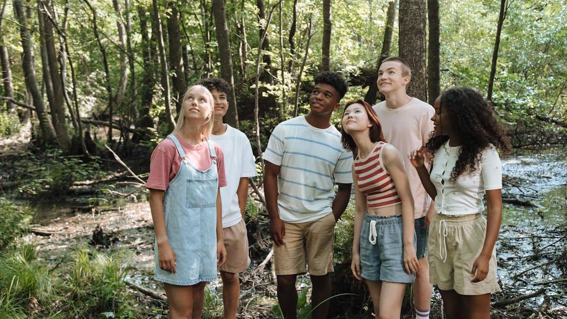 Nam giới 16 tuổi thường đạt chiều cao trung bình khoảng 168 - 178 cm, còn nữ là 155 - 165 cm