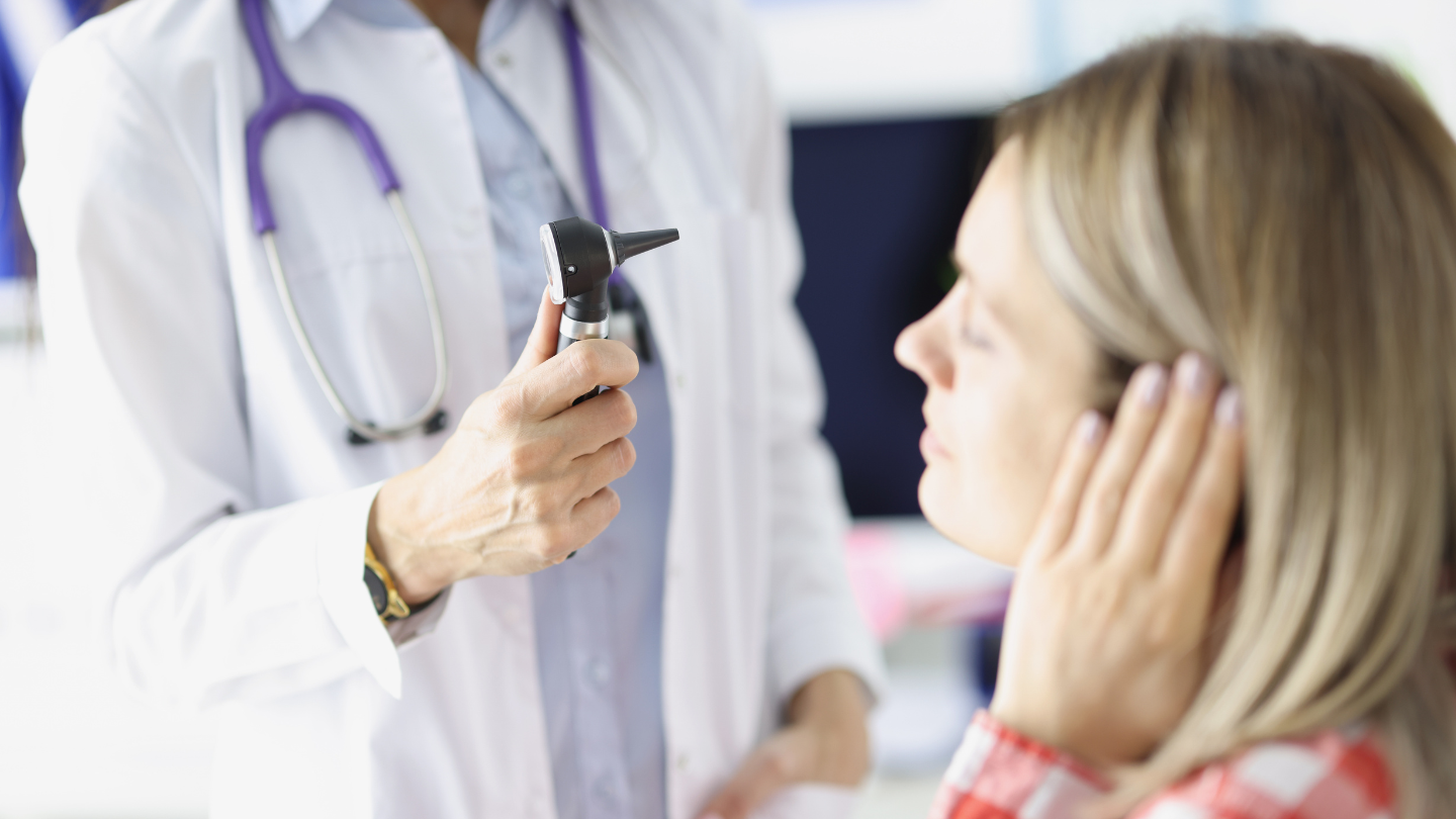 Thủng màng nhĩ có điếc không là thắc mắc của nhiều người