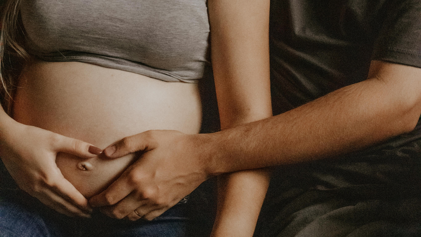 Bầu 6 tháng quan hệ được không là câu hỏi của nhiều cặp vợ chồng