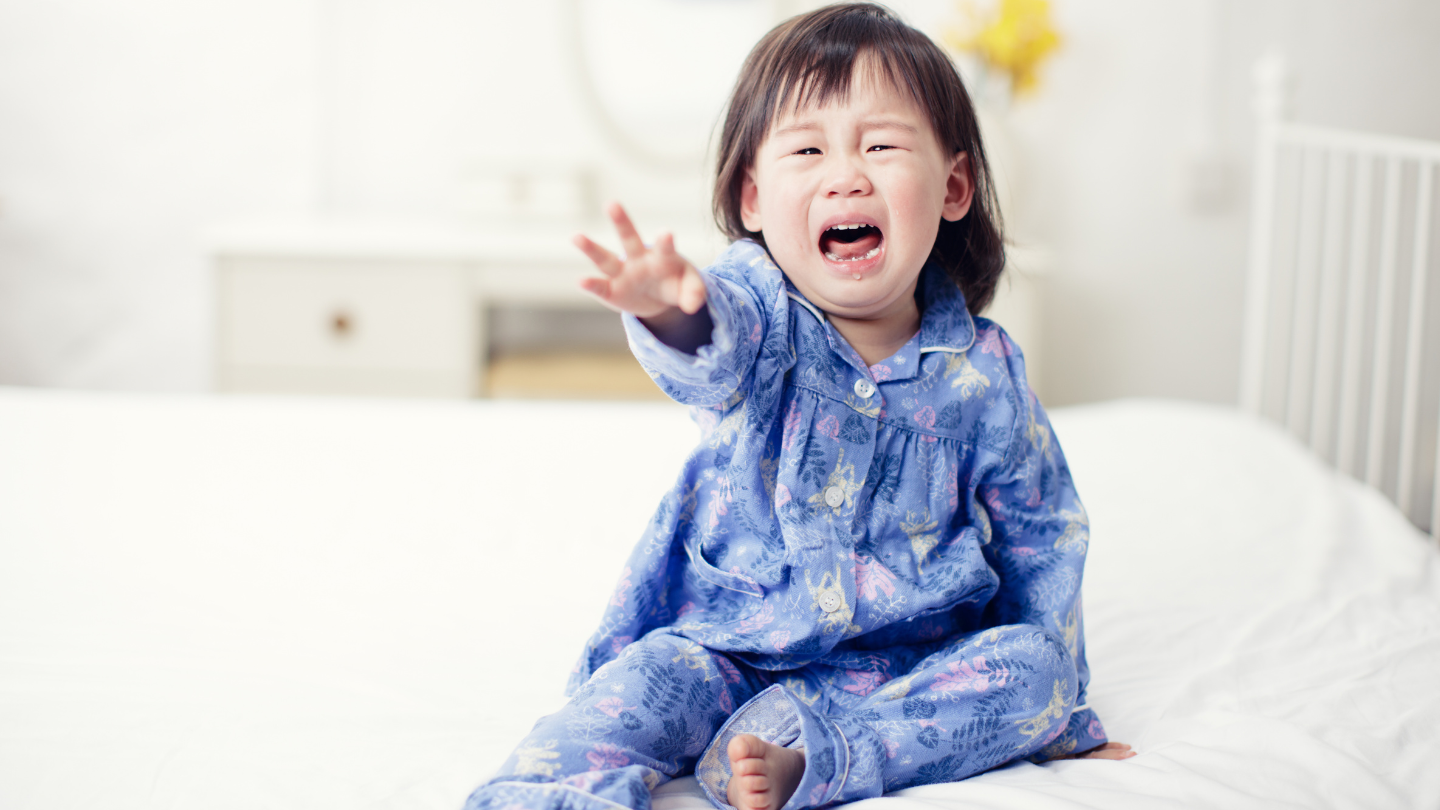 Tâm trạng của trẻ thay đổi rất nhanh, có thể đang vui vẻ nhưng ngay sau đó lại khóc lóc hoặc giận dữ