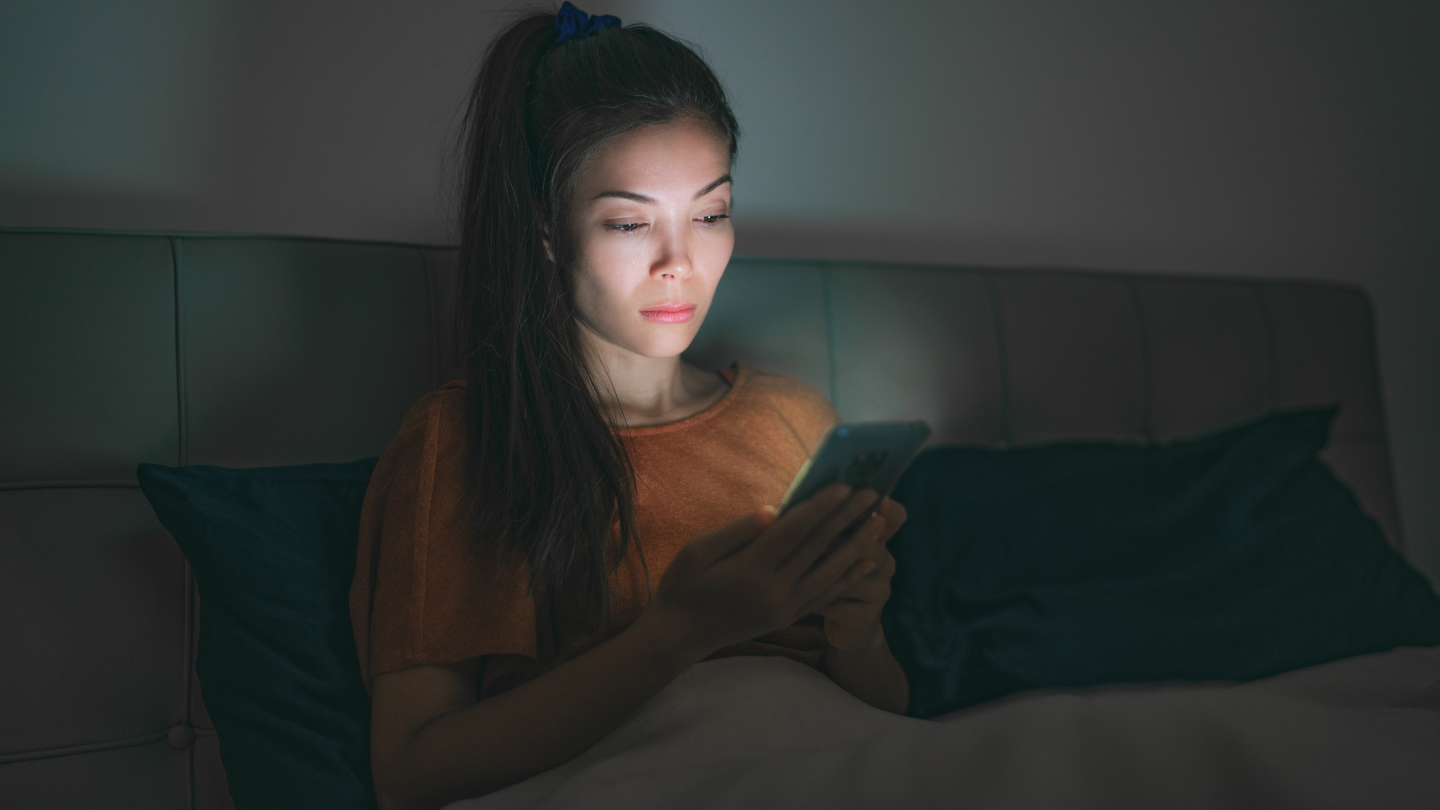 Tác hại thức khuya ở nữ giới không chỉ gây mệt mỏi tạm thời mà còn để lại nhiều hệ lụy lâu dài đối với sức khỏe tổng thể