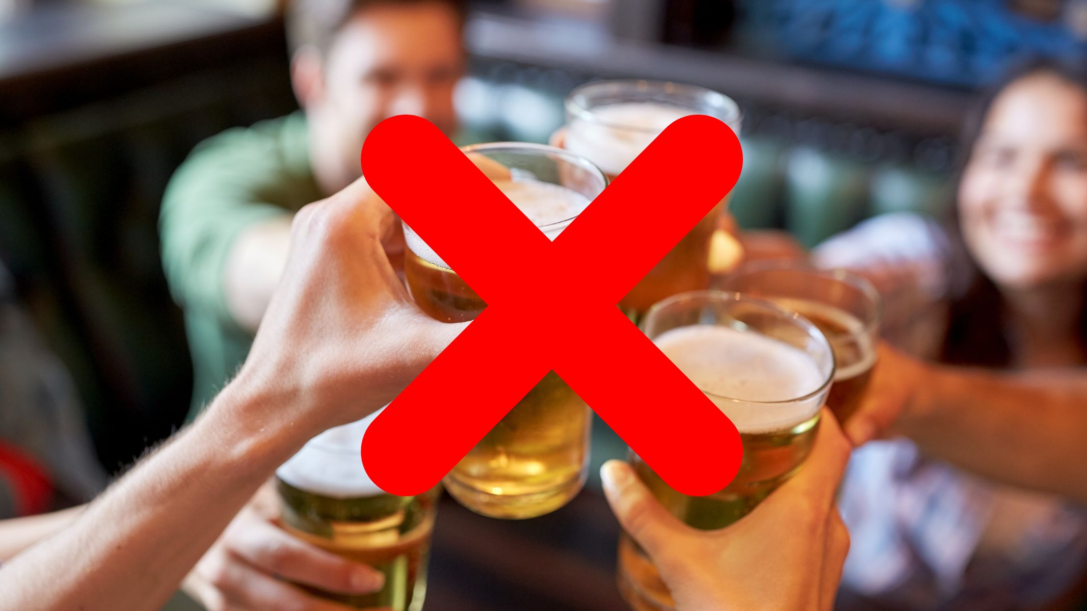 Giảm hoặc tránh uống rượu bia giúp giảm kích thích thần kinh bàng quang và nhu cầu tiểu gấp, tiểu nhiều