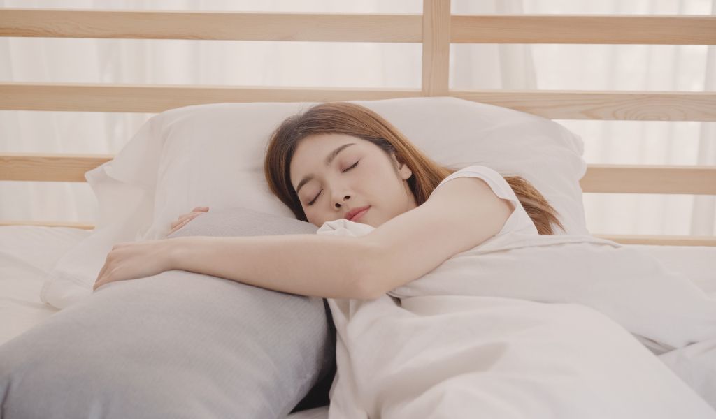 Ưu tiên nghỉ ngơi đầy đủ, tránh làm việc quá sức để cơ thể có thời gian phục hồi