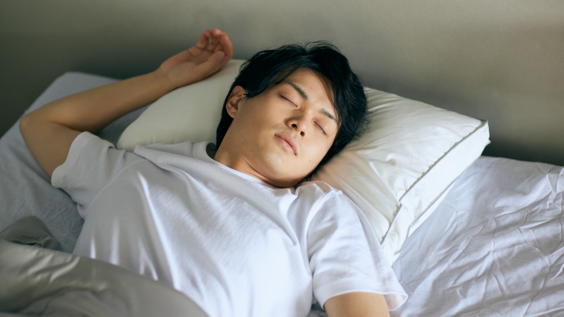 Ngủ đủ giấc mỗi đêm giúp hỗ trợ sản sinh hormone tăng trưởng, có lợi cho sức khỏe xương