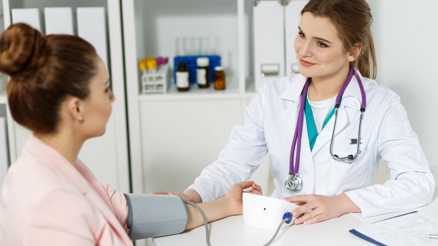 Hãy thăm khám bác sĩ nếu bạn có các dấu hiệu nghi ngờ viêm tiết niệu