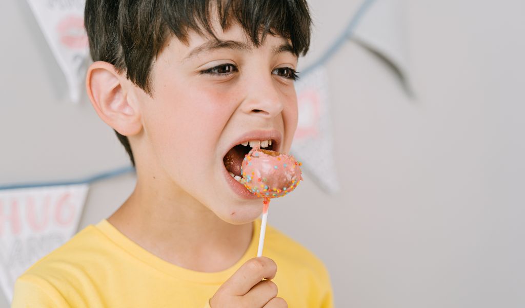 Ăn nhiều thức ăn nhanh, đồ ngọt và nước có gas làm tăng nguy cơ rối loạn chuyển hóa