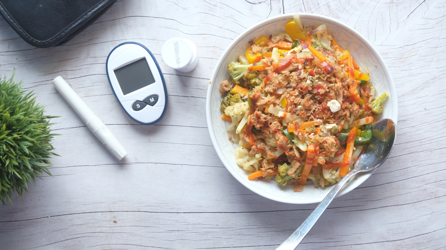 Đường huyết thường tăng cao ngay sau bữa ăn, tuy nhiên sẽ giảm dần và trở về mức bình thường sau khoảng 2 giờ ở người khỏe mạnh