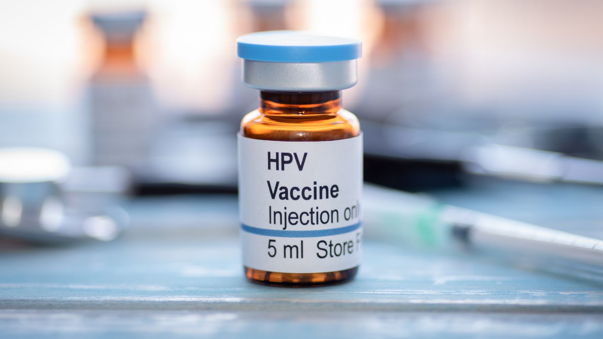 Vắc xin HPV được khuyến cáo sử dụng cho nam giới và nữ giới ở tuổi 32