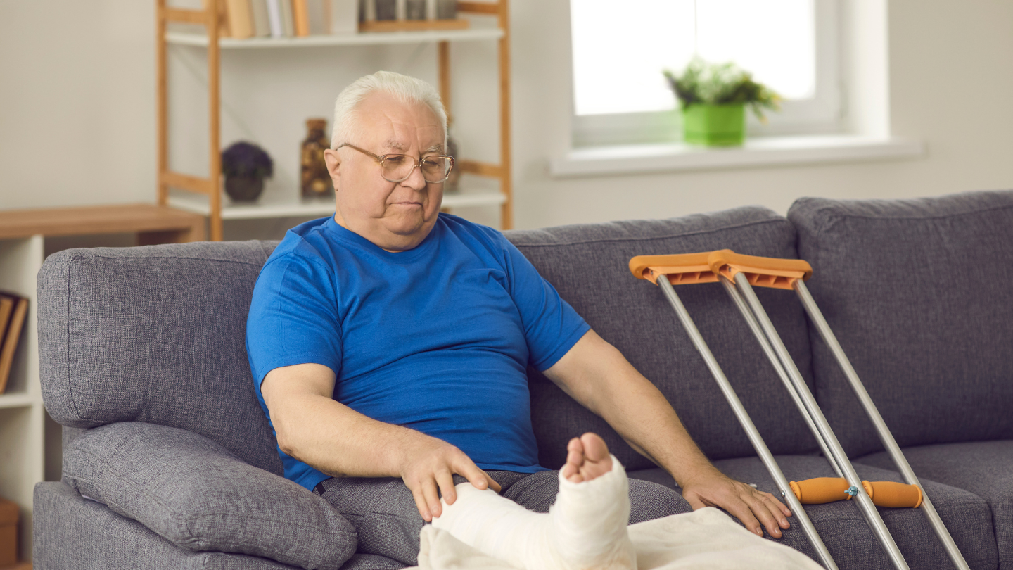 Người lớn tuổi bị gãy xương sẽ lâu lành hơn so với người trẻ