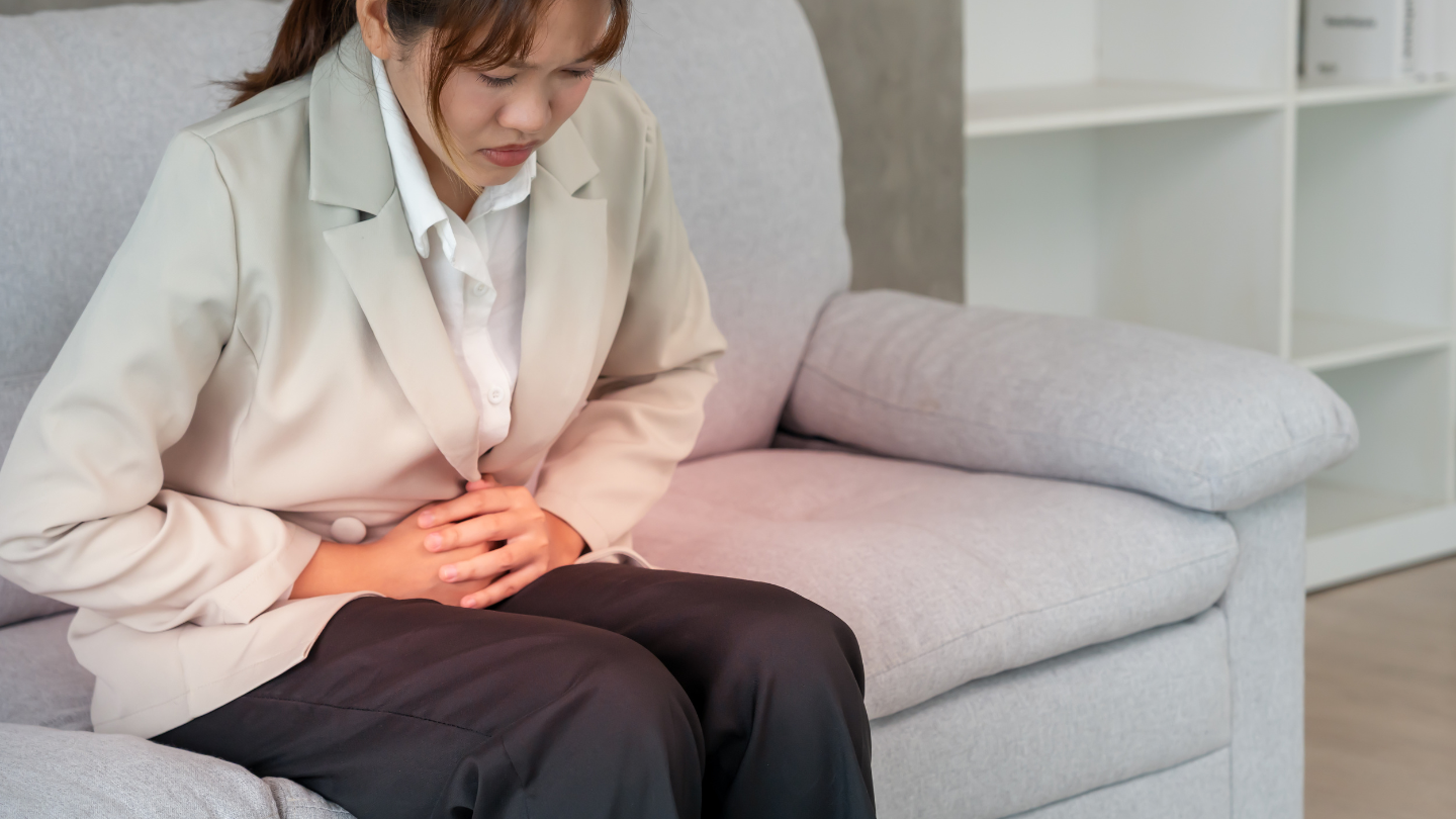 Cần đi khám ngay nếu xuất hiện các dấu hiệu bất thường như đau bụng tăng dần, ra máu âm đạo