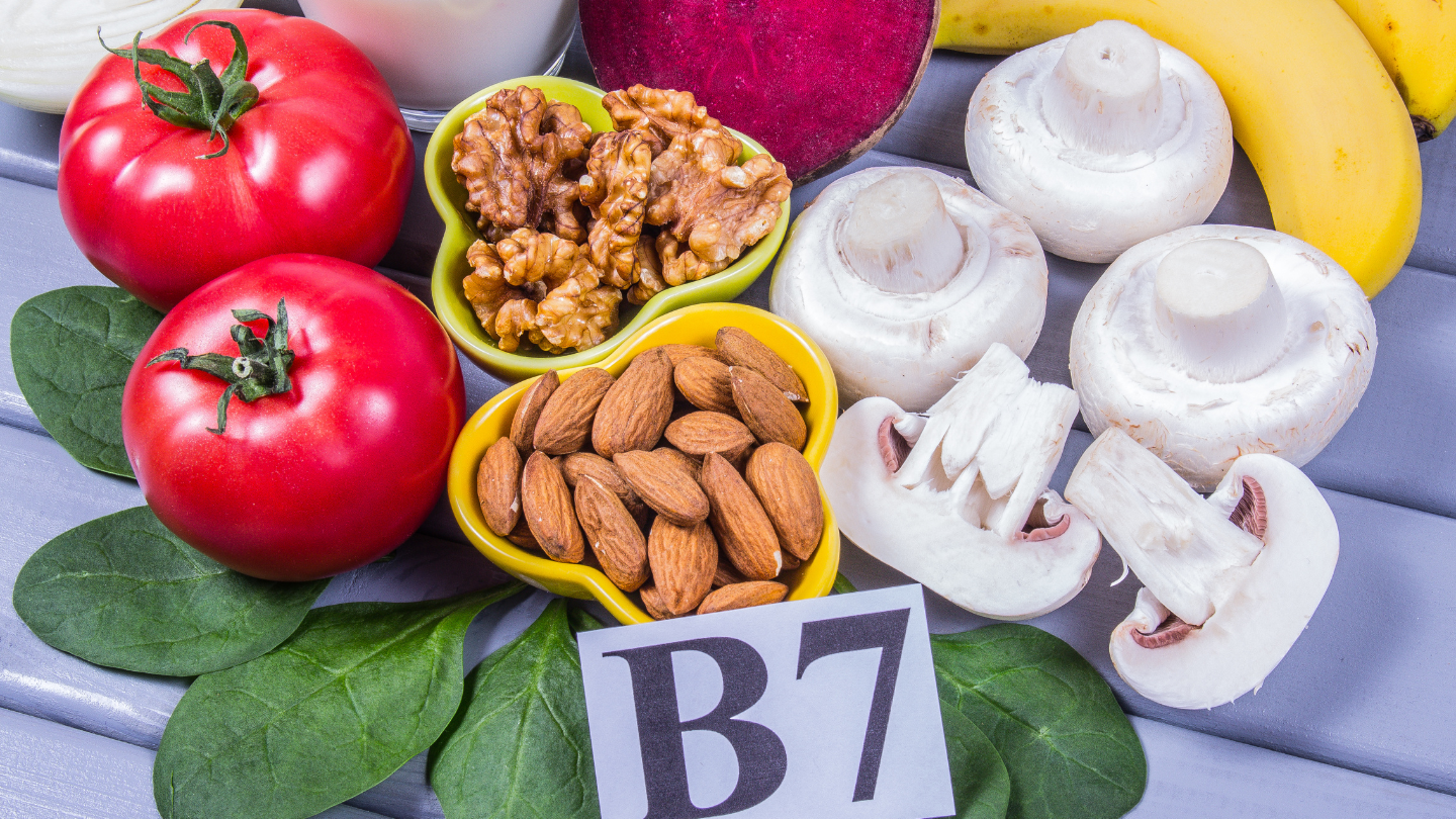 Vitamin B7 hỗ trợ tổng hợp keratin, đây là thành phần cấu tạo chính của tóc và móng