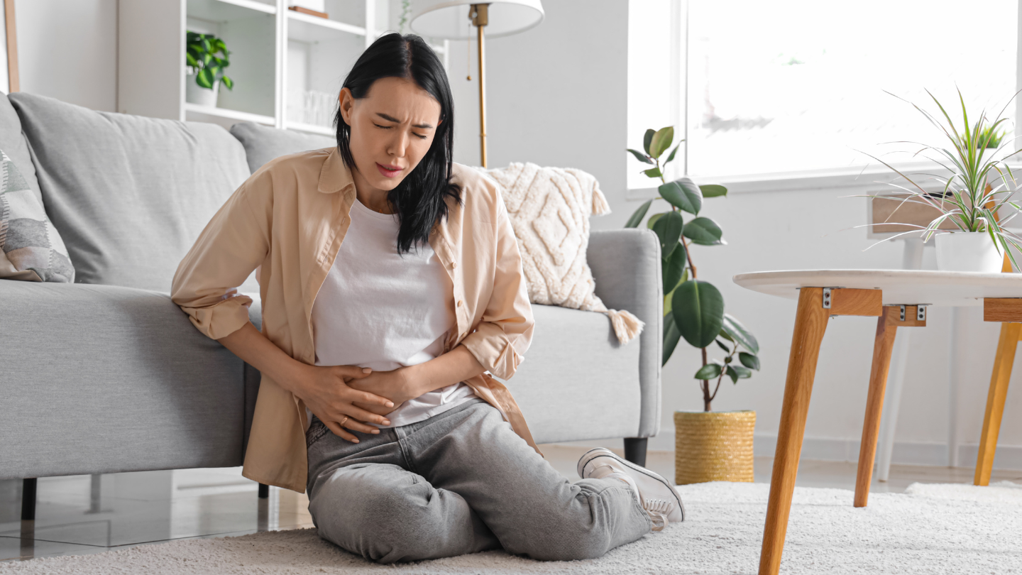 Nếu xuất hiện triệu chứng đau bụng dữ dội sau khi đốt viêm lộ tuyến hãy thăm khám ngay