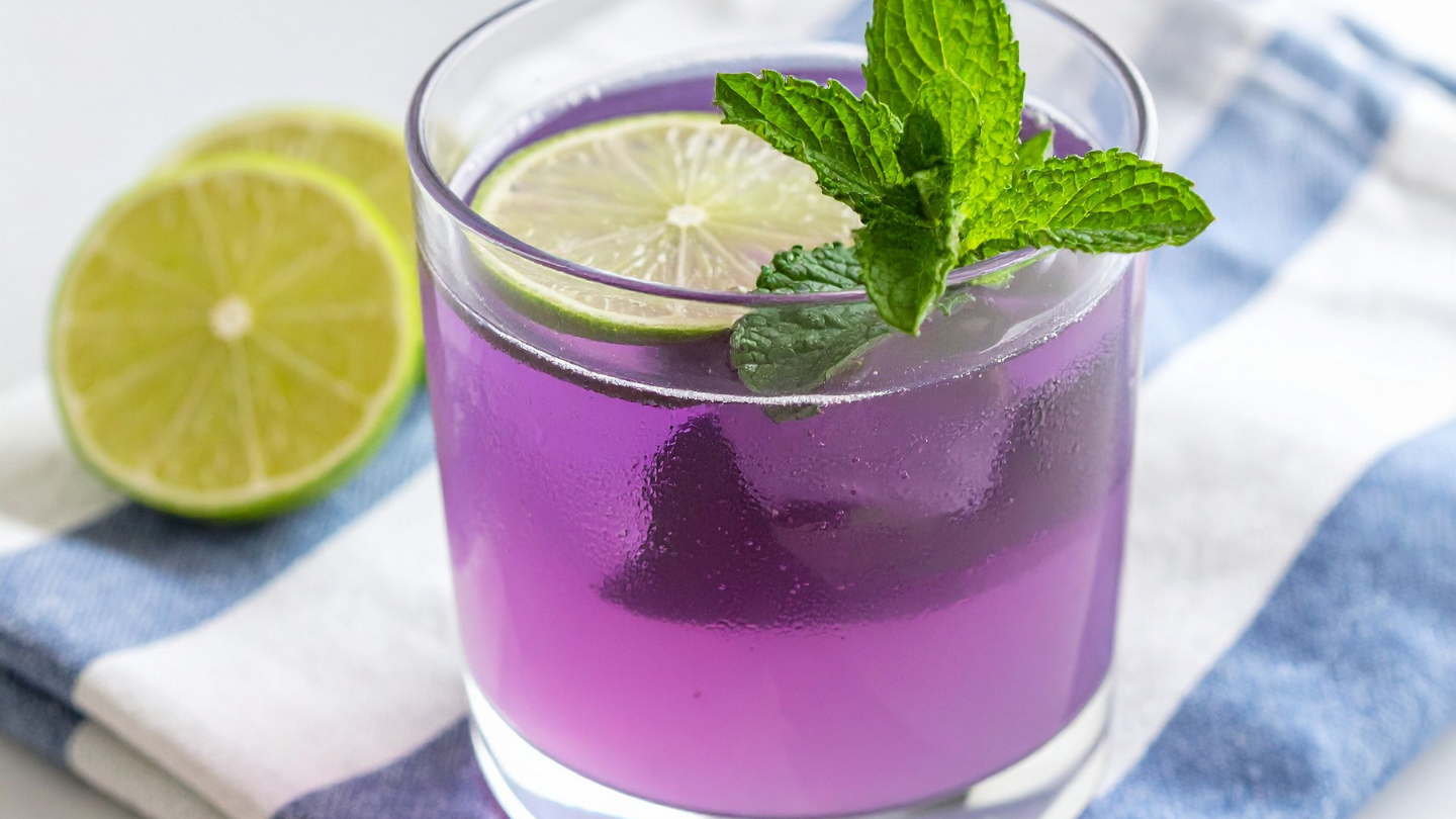 Trà hoa đậu biếc phù hợp với người yêu thích thức uống thảo mộc tự nhiên, giúp thư giãn và cân bằng lối sống mỗi ngày