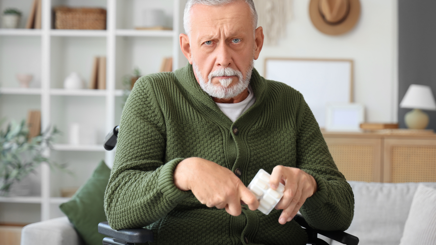 Người bệnh có tâm lý lo lắng, buồn bã hoặc dễ căng thẳng vì các triệu chứng ảnh hưởng đến sinh hoạt hằng ngày