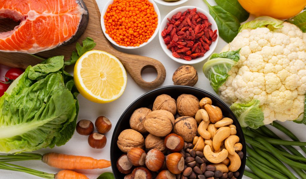 Ăn uống lành mạnh, bổ sung vitamin C hợp lý để tăng sức đề kháng