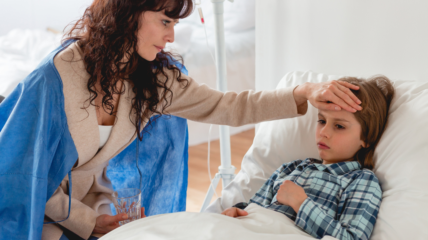 Sốt cao là biểu hiện khi bị nhiễm virus Adeno ở trẻ nhỏ