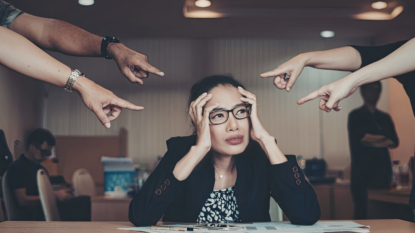 Áp lực phải thành công là một trong những nguyên nhân khiến FOMO trở nên rõ rệt hơn trong xã hội hiện đại