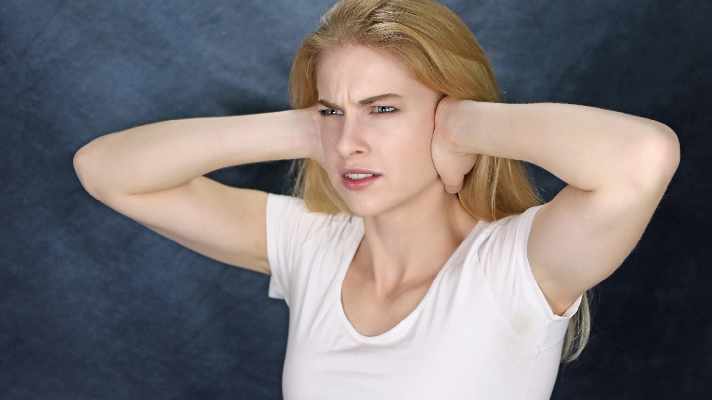 Một trong những cách giảm ù tai hiệu quả là giữ tai khô ráo, tránh tiếng ồn lớn và thư giãn tinh thần