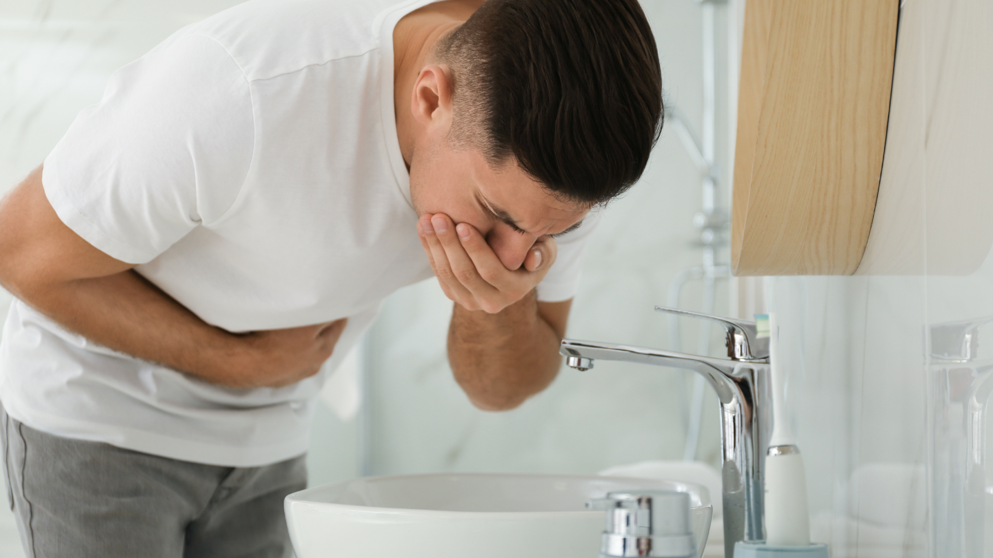 Cần đưa bệnh nhân đến cơ sở y tế ngay lập tức nếu xuất hiện triệu chứng nôn ói, lơ mơ