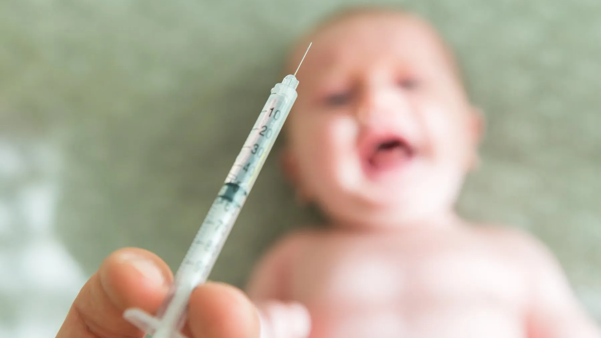 Ngay sau khi sinh, trẻ thường được tiêm vitamin K để phòng ngừa tình trạng xuất huyết sơ sinh