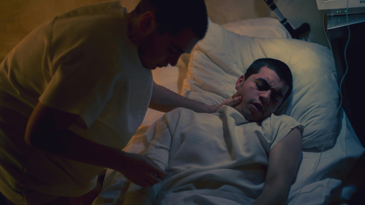 Vệ sinh da hằng ngày giúp người bệnh nhồi máu não phòng ngừa loét và nhiễm trùng da khi phải nằm lâu