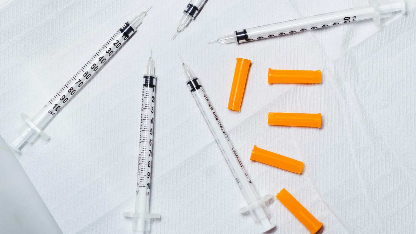 Sử dụng chung kim tiêm có dính máu có nguy cơ lây truyền bệnh