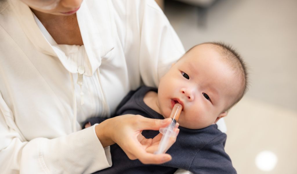 Suy giáp bẩm sinh không thể chữa hoàn toàn, cần điều trị hormone thay thế lâu dài