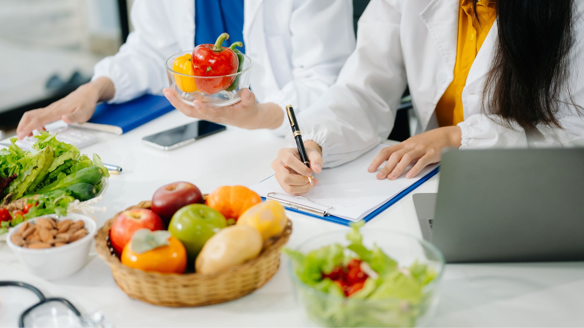 Tham khảo ý kiến chuyên gia dinh dưỡng trước khi bắt đầu kế hoạch giảm cân để đảm bảo hiệu quả và an toàn