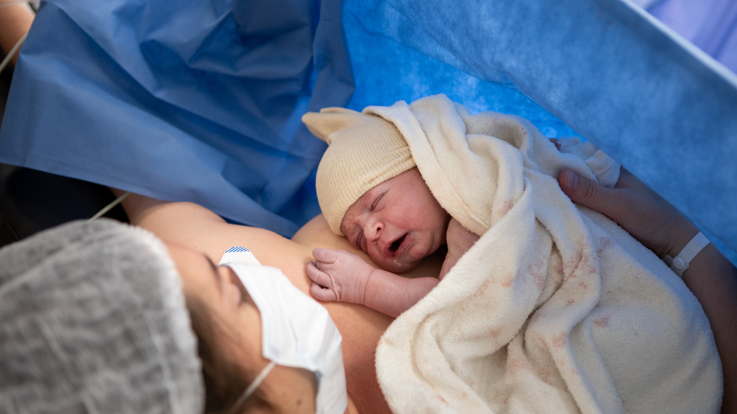 Khi cổ tử cung mở chậm kéo dài, bác sĩ có thể cân nhắc mổ lấy thai để giảm nguy cơ cho mẹ và bé