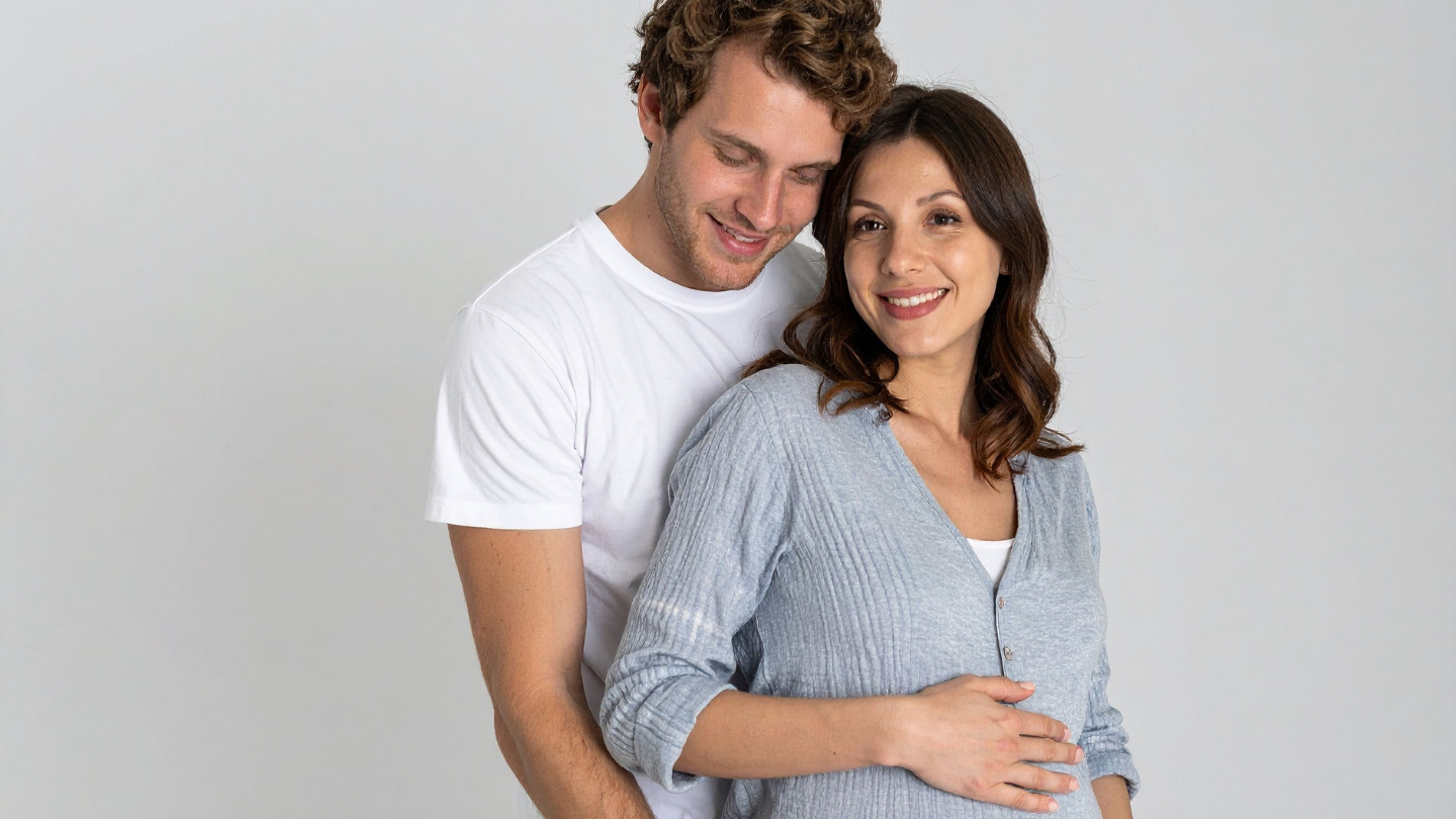 Nếu mẹ bầu khỏe và bác sĩ không dặn kiêng, quan hệ tình dục an toàn có thể giúp mẹ thư giãn và vợ chồng thêm gắn kết