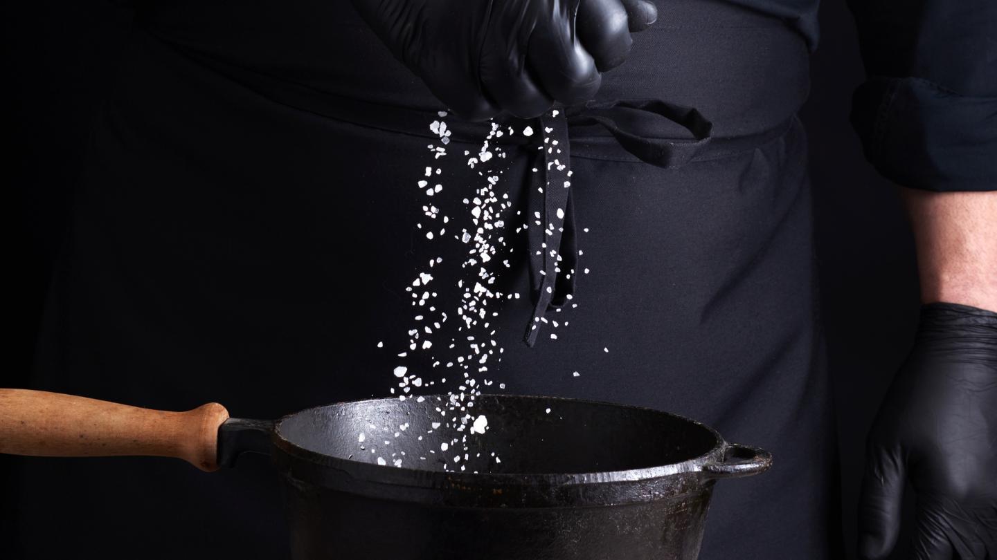 Duy trì thói quen ăn nhạt lâu dài sẽ giúp kiểm soát huyết áp và phòng ngừa bệnh thận hiệu quả