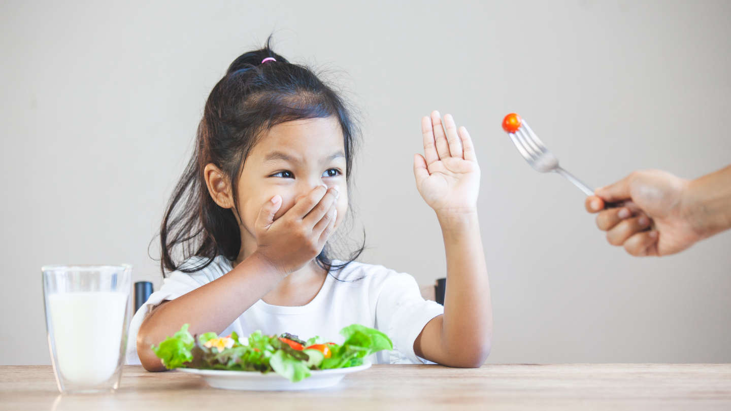 Trong giai đoạn này, trẻ có thể bất ngờ từ chối ăn, gây khó khăn hơn với cha mẹ
