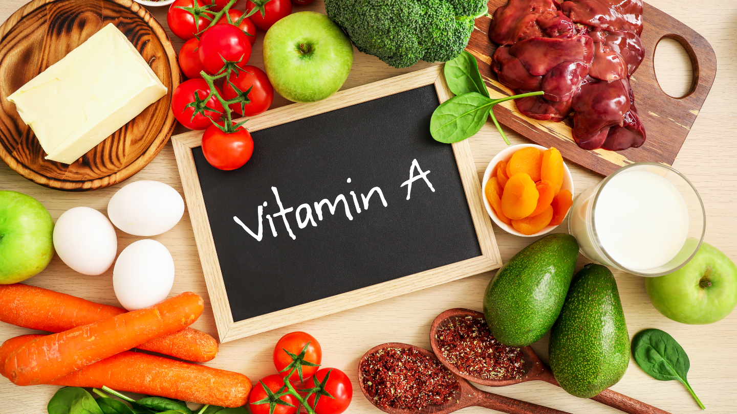 Bổ sung đầy đủ vitamin, đặc biệt là vitamin A, C và E để hỗ trợ sức khỏe mắt