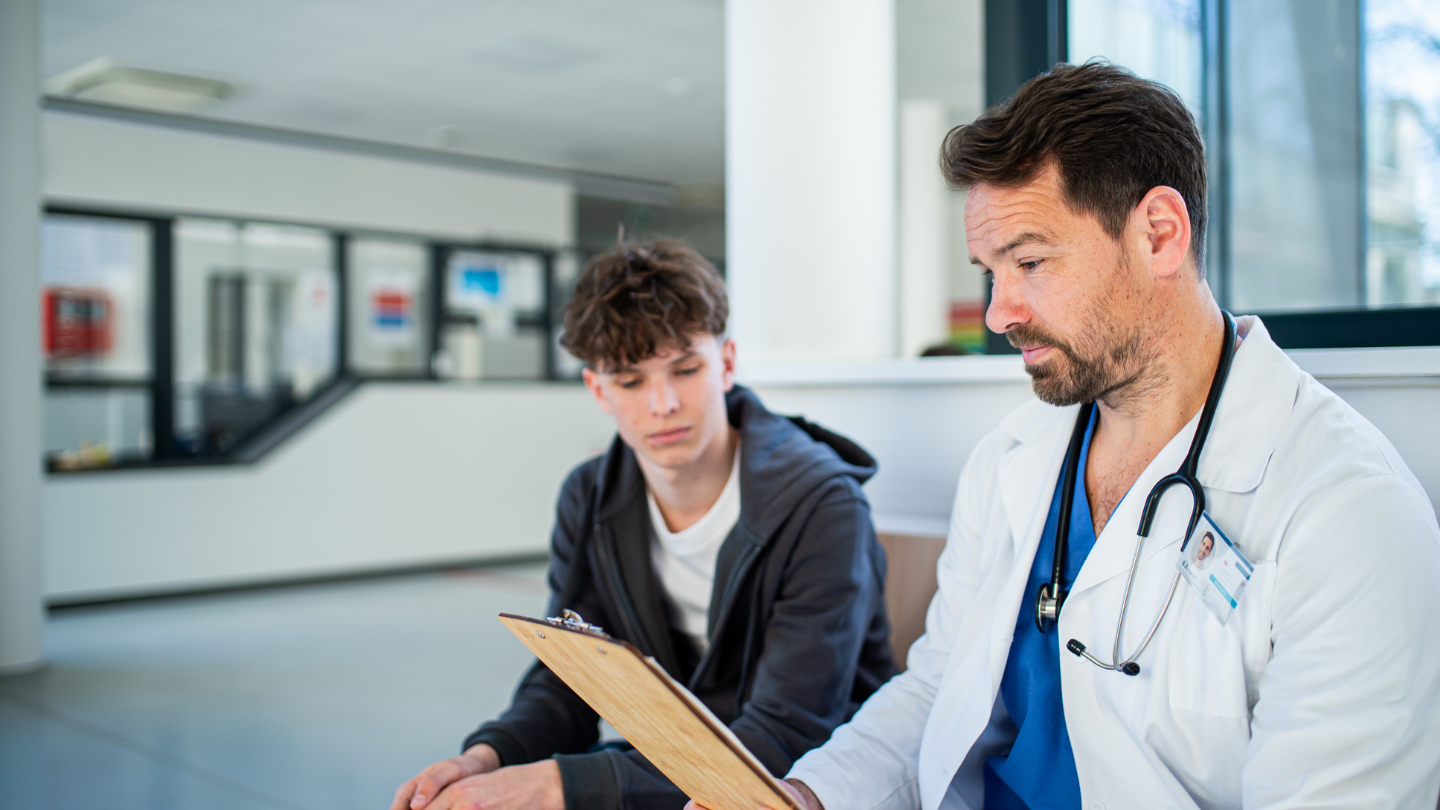 Tái khám đúng lịch hẹn để theo dõi diễn tiến bệnh và hiệu quả điều trị