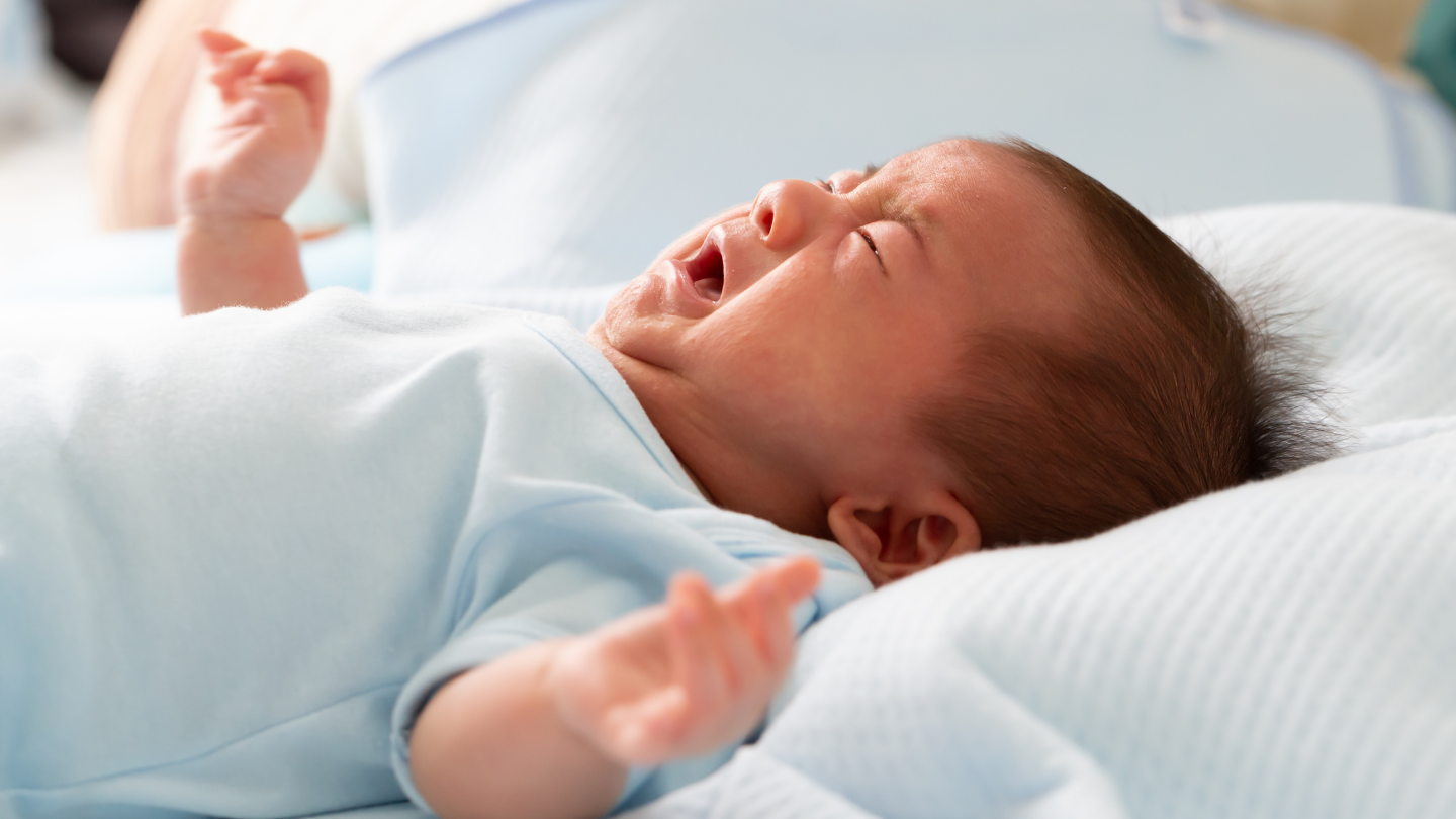 Nếu bé có các triệu chứng như nôn ói, tiêu chảy sau khi ăn, cha mẹ cần đưa bé đến cơ sở y tế để điều trị kịp thời