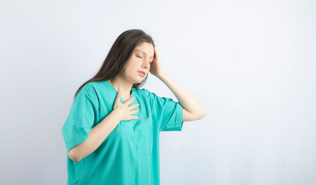 Phản ứng với thuốc mê sau cắt amidan có thể gây buồn nôn, đau đầu và đau cơ trong thời gian ngắn