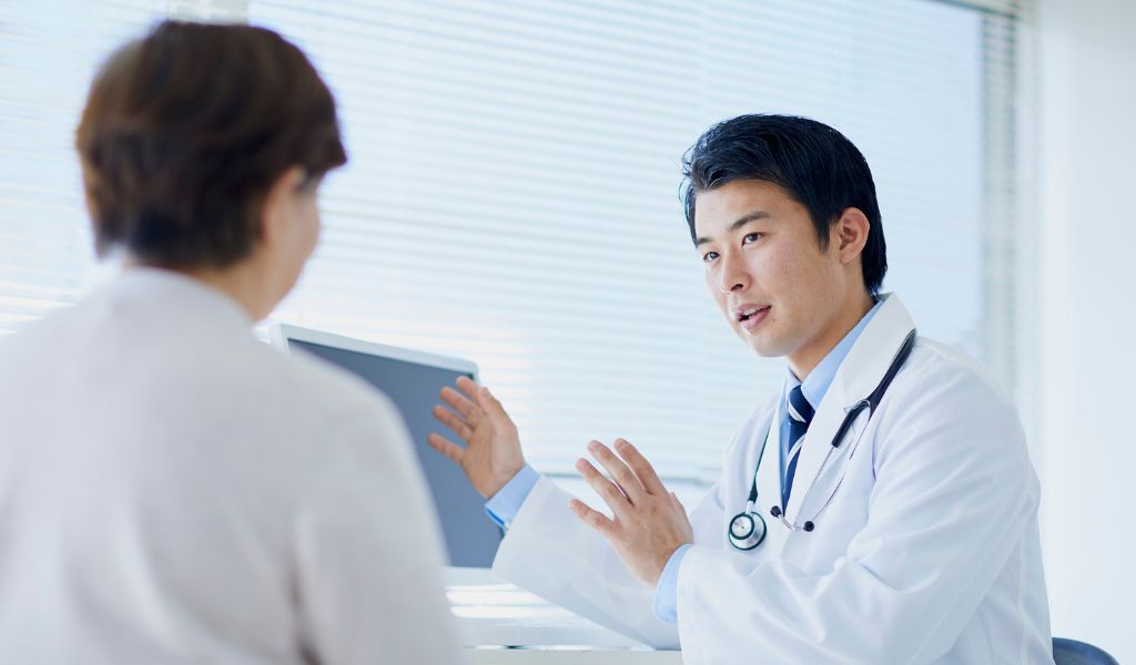 Đến cơ sở y tế gần nhất để được thăm khám nếu xuất hiện dấu hiệu bất thường