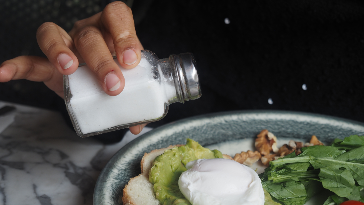 Ăn giảm muối là một trong những biện pháp quan trọng giúp phòng ngừa và kiểm soát tăng huyết áp