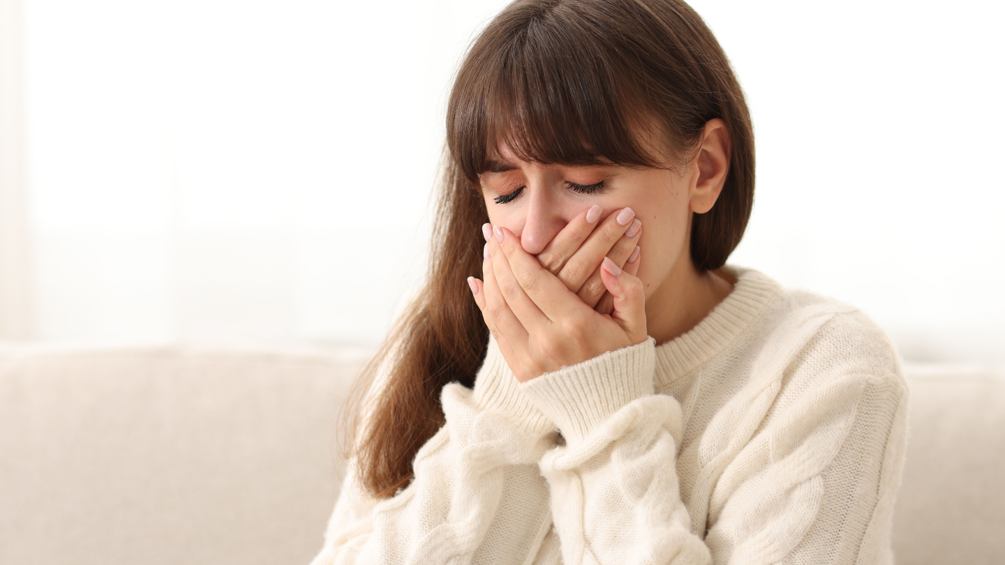 Nếu xuất hiện cảm giác buồn nôn hoặc khó chịu sau khi uống trà hoa hồng, bạn nên ngừng sử dụng và theo dõi phản ứng của cơ thể