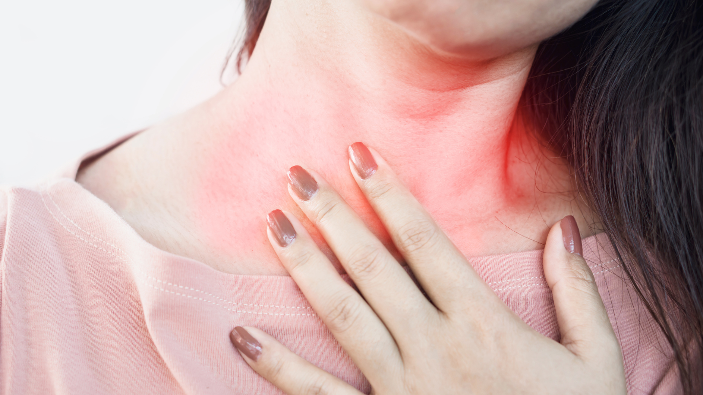 Mẹ bầu bị ợ nóng hoặc trào ngược nên hạn chế ăn chân gà vì dễ gây đầy bụng, khó tiêu