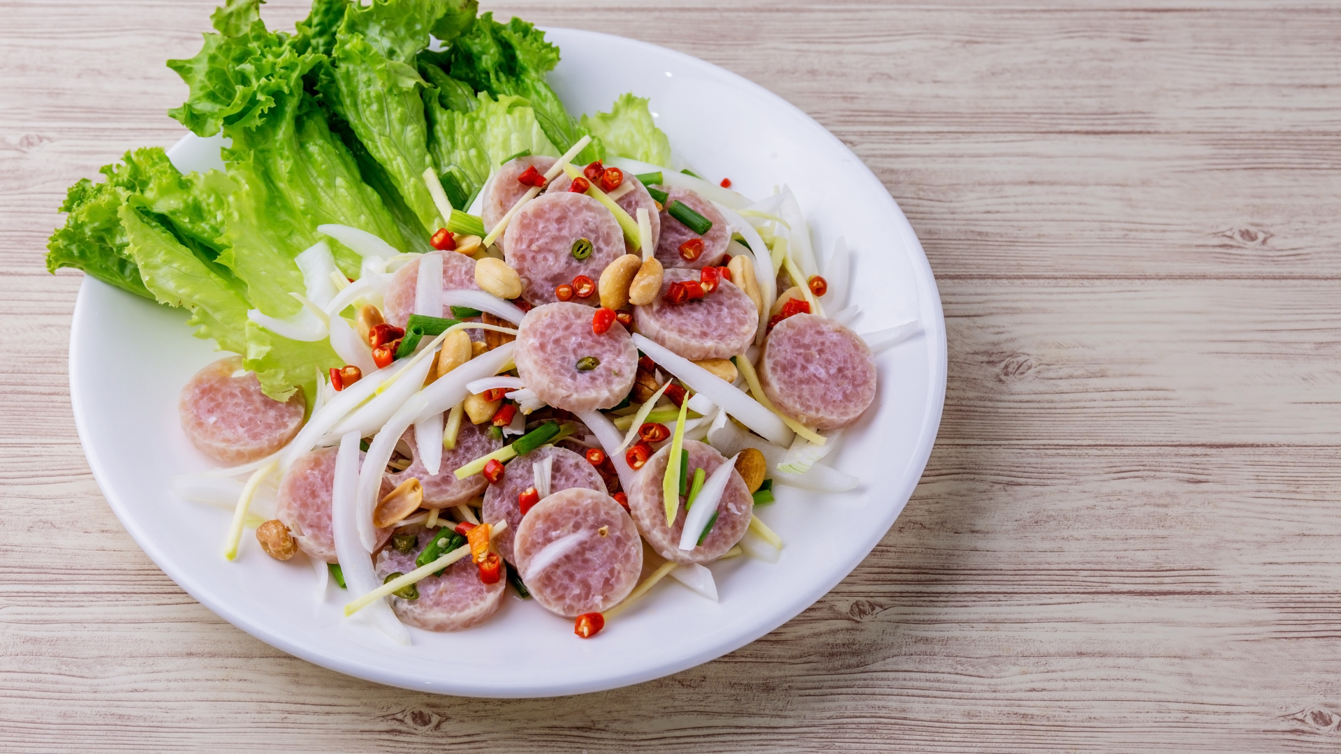 Thực phẩm sống và tái là một trong các nhóm thực phẩm dễ gây ngộ độc