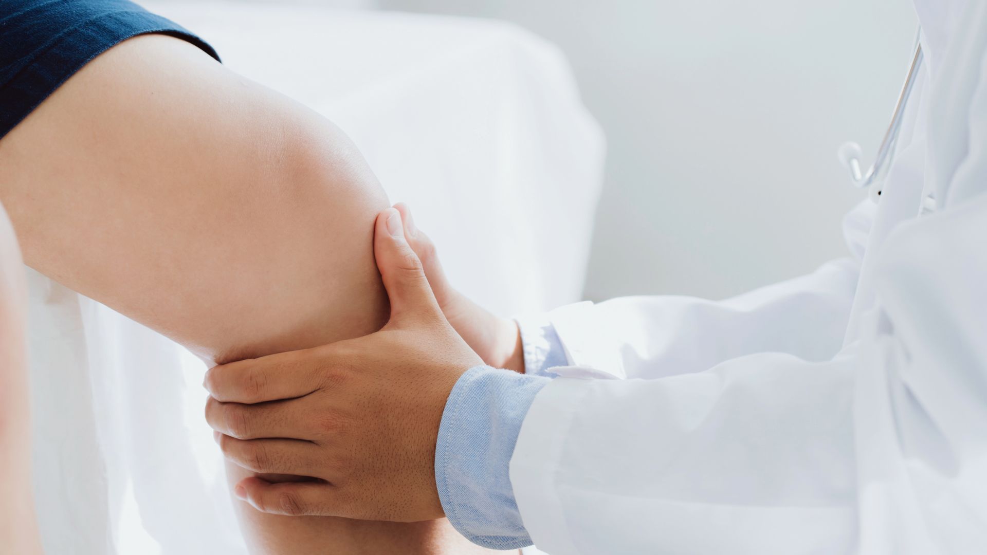 Bạn không nên tập luyện quá sức để tránh gây chấn thương cho chân