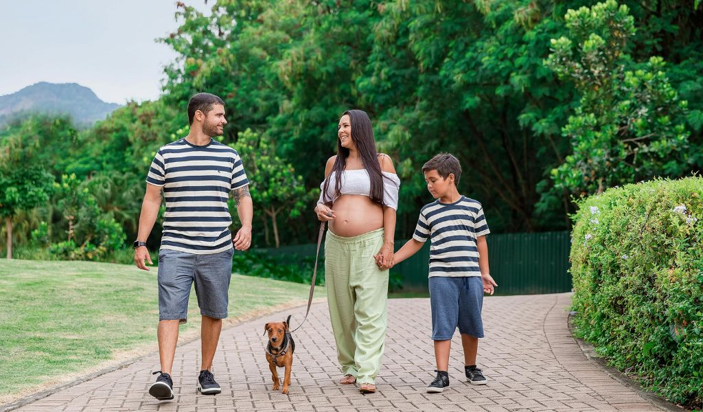 Đi bộ là bài tập thể dục tốt cho cả mẹ bầu và sự phát triển của thai nhi