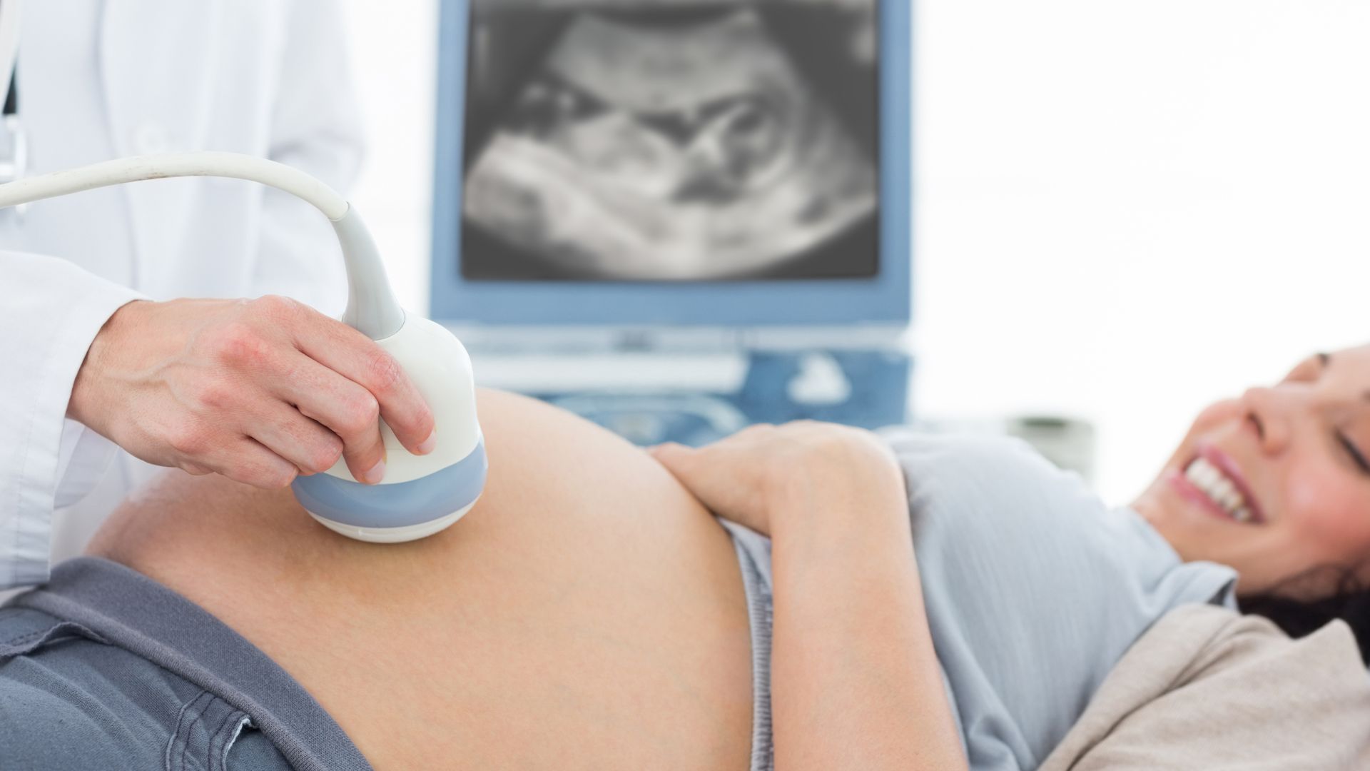 Mẹ bầu nên khám thai định kỳ để phát hiện sớm nguy cơ sinh non