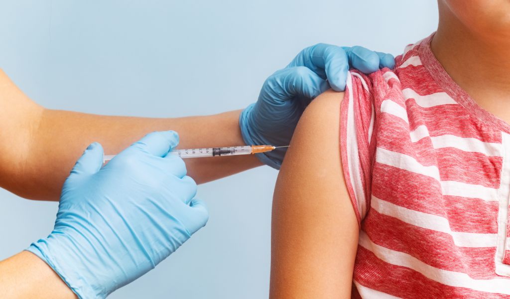 Tiêm vắc xin HPV là giải pháp hiệu quả nhất để ngăn ngừa các bệnh do HPV gây ra