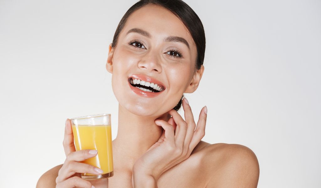 Bột nghệ có khả năng kháng viêm, giảm mụn và làm sáng da